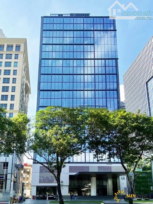 Bán Tòa Văn Phòng Mặt Phố Chùa Láng, Đống Đa DT 320m2, 9T, MT 10.5m. Giá Cực Rẻ
