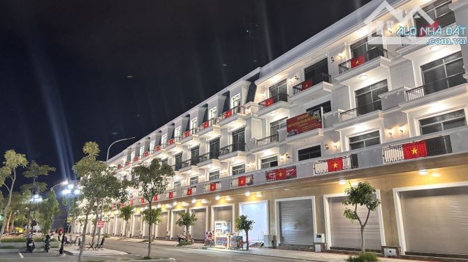 Vốn 2,5ty sỡ hữu ngay nhà 4 tầng Biển Bình Sơn Ninh Thuận