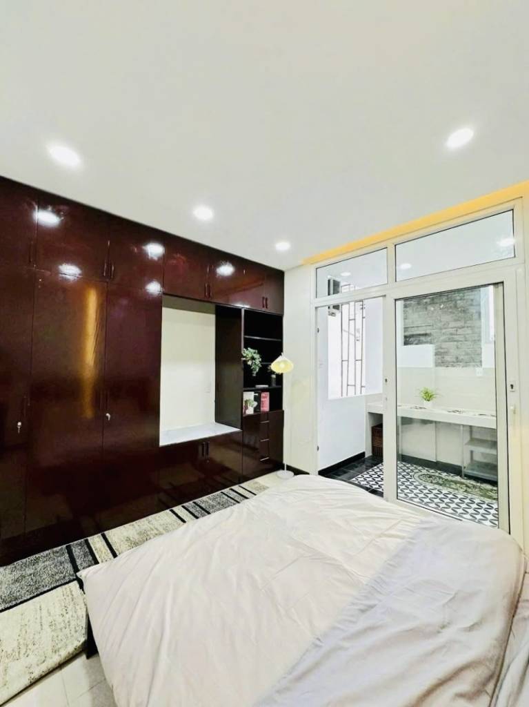 Hàng ngộp, bán nhà Hồ Văn Huê, Phú Nhuận, 4x24m, 5 tầng, chỉ 19.9 tỷ