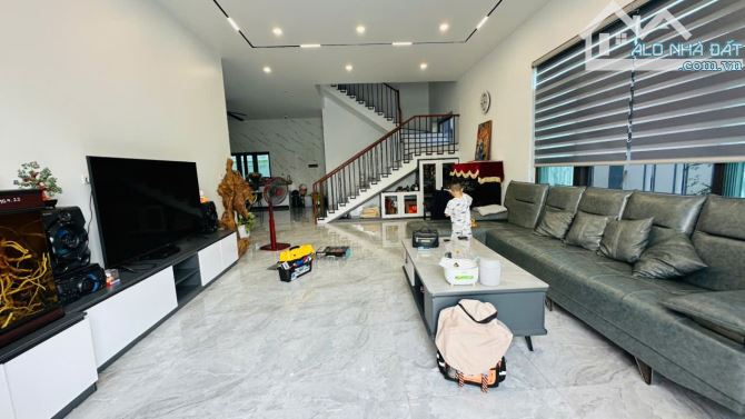 Bán biệt thự sân vườn lô góc Anh Dũng 8 - 325m2 - 3 tầng - full nội thất - giá 16,5 tỷ