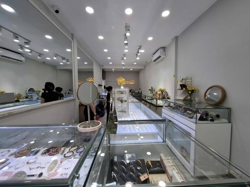 Bán nhà mặt tiền Huỳnh Văn Bánh, Phú Nhuận, 50m2, 2 tầng, giá 16 tỷ