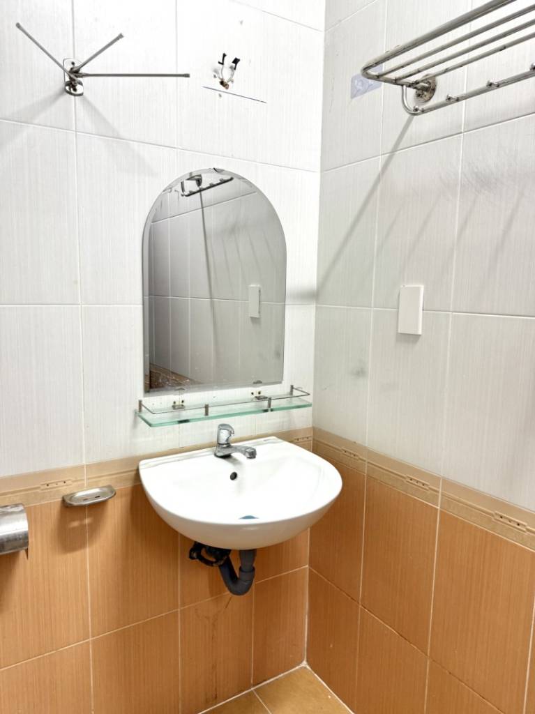 Giảm mạnh, bán nhà Nguyễn Công Hoan, Phú Nhuận, 5.4x14m, 5 tầng, về 12 tỷ