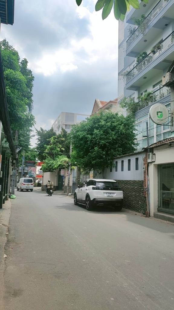Hiếm có, bán nhà mặt tiền Hoàng Diệu, Phú Nhuận, 57m2, 4 tầng, chỉ 13.5 tỷ