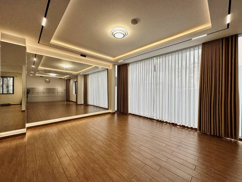 Bán nhà mặt tiền Hoàng Hoa Thám, Bình Thạnh, 8x27m, 4 tầng, về 29 tỷ
