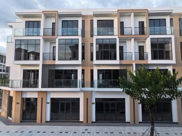 Bán nhà phố T&T Millennia City Long Hậu, 120m2 giá tốt 5,5 tỷ giá 100% full, sẵn công chứng ngay