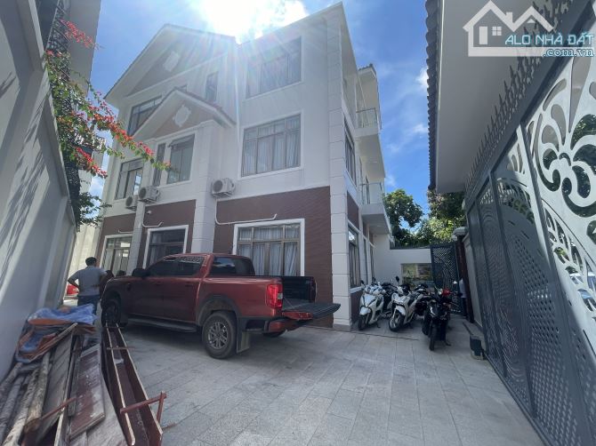 CHỦ NHÀ NGỢP CẦN BÁN BIỆT THỰ PHƯƠNG NAM, TP VŨNG TÀU ( DT 215M2) + GIÁ 23 TỶ + SHC