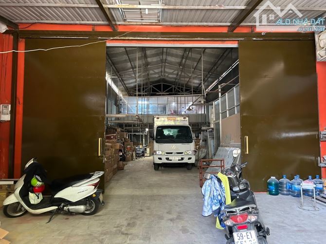 Bán xưởng. 9x38 338m2. Đang cho thuê 50tr. Mặt tiền 12m. Trung mỹ tây. 48tr/m2