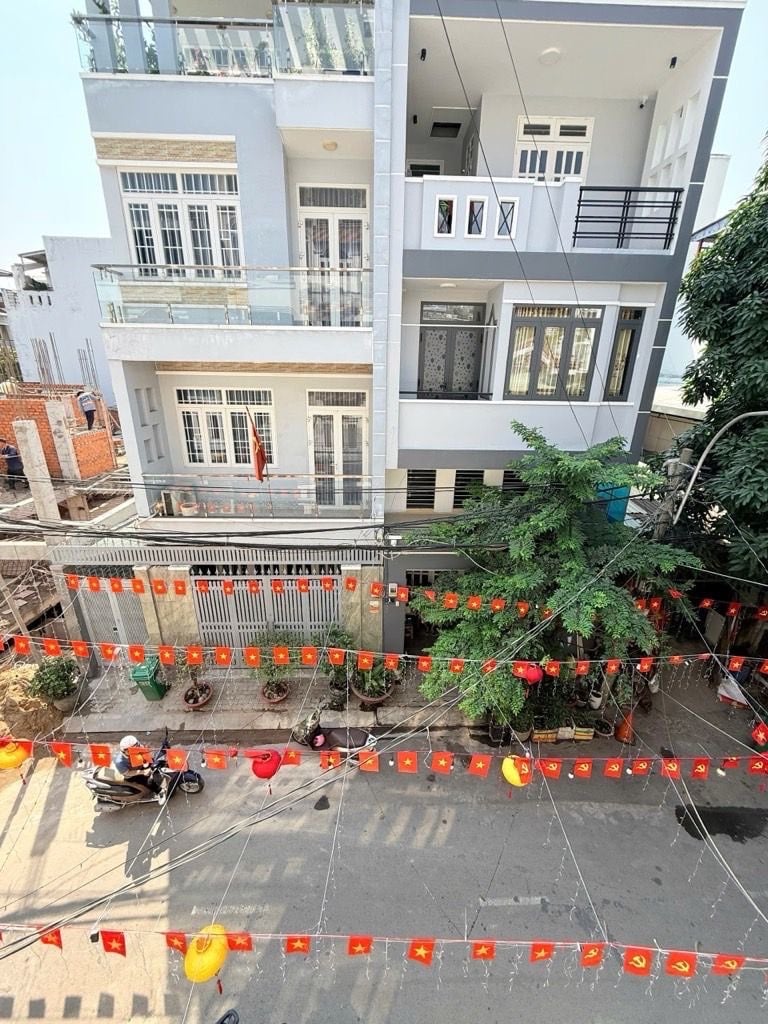 nhà mặt tiền đường số Nam Long Trần Trọng Cung, 5 tầng, 3PN cách Q4 7 phút