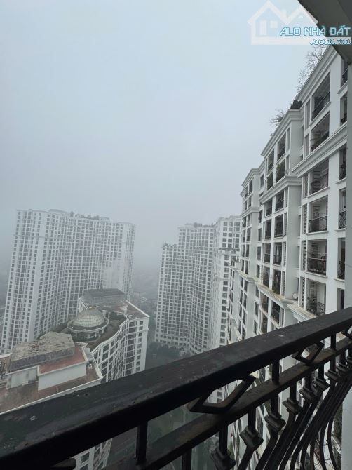 Bán căn hộ 3PN 131m2 full đồ R2 Royal City, view vườn hoa, 13.5 tỷ