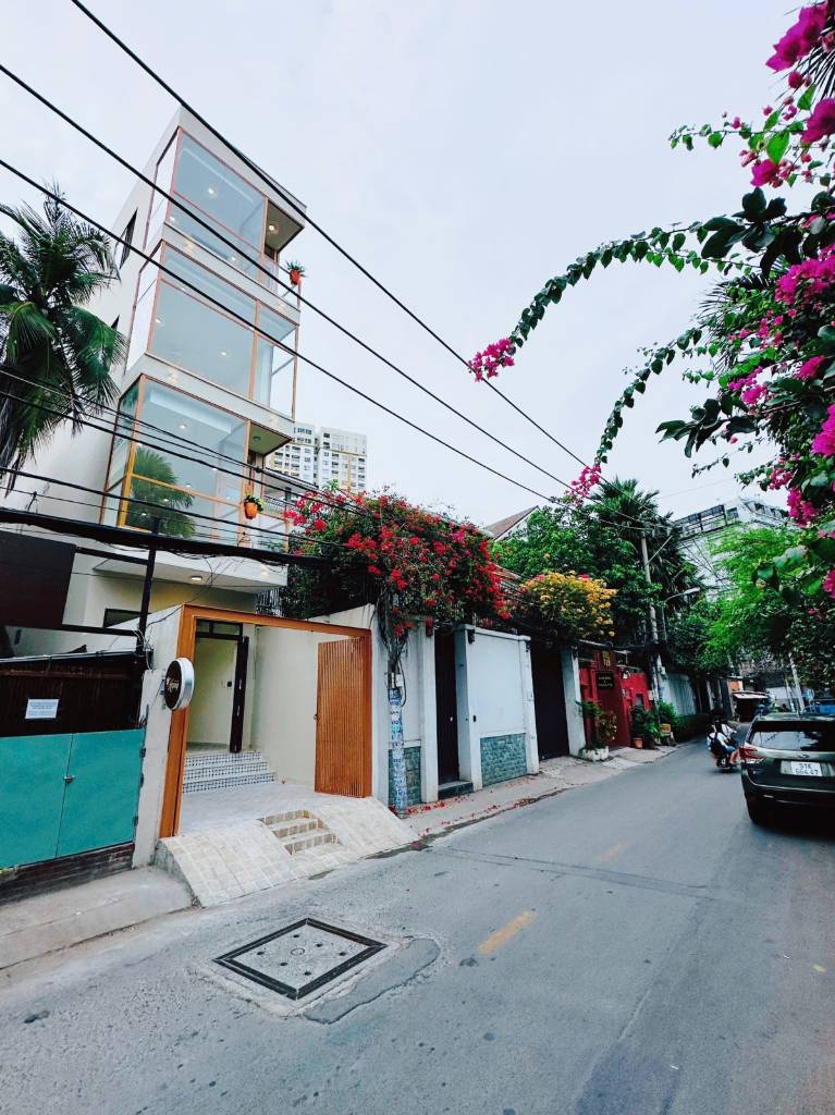 BÁN NHÀ MẶT TIỀN QUỐC HƯƠNG THẢO ĐIỀN, DÒNG TIỀN 65TR/THÁNG, THIỆN CHÍ BÁN GIẢM NGAY 1 TỶ