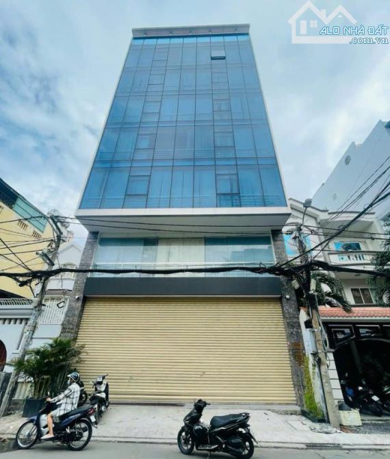 Bán Tòa Văn Phòng Mặt Phố Nguyễn Đình Thi, Tây Hồ DT 240m2, 10T, MT 8,3m. Giá Cực Rẻ