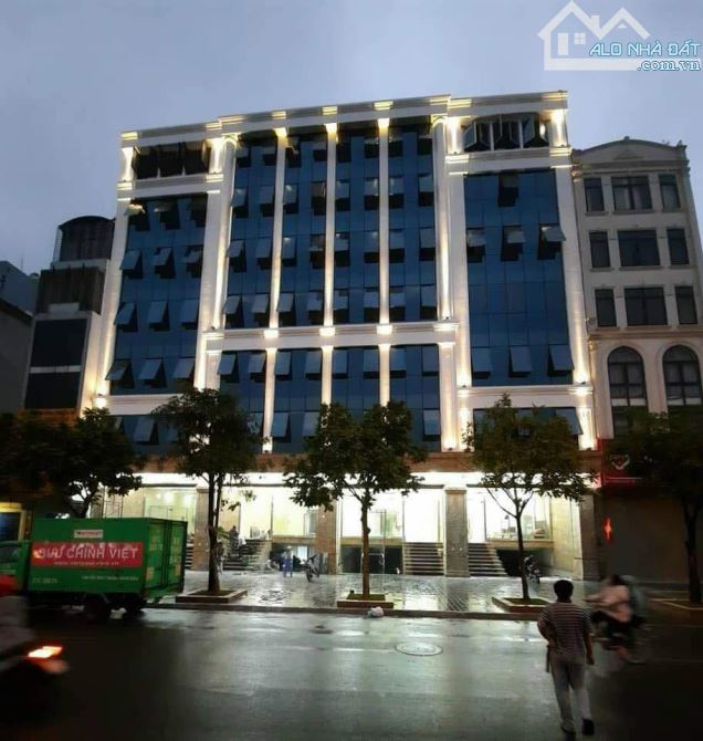 Bán toà nhà VP Duy Tân 165m 8T 1 hầm MT 10m siêu đẹp 105 tỷ