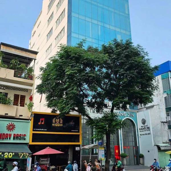 Bán tòa nhà Nguyễn Biểu Quận 5, hầm 9 tầng, ngang 11,3m DTS 2509m², dòng tiền 700tr/tháng, 250 tỷ