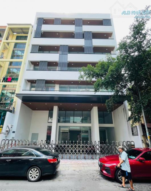 Bán Tòa Văn Phòng Mặt Phố Vệ Hồ, Tây Hồ DT 289m2, 10T, MT 10.2m. Giá Cực Rẻ