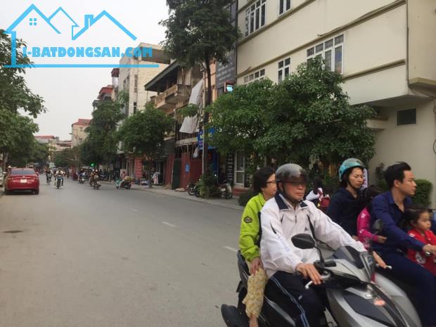 Bán nhà mới xây ở Cầu Bươu, Hà Nội DT 40m Giá 5,8 tỷ. KD, Ô tô