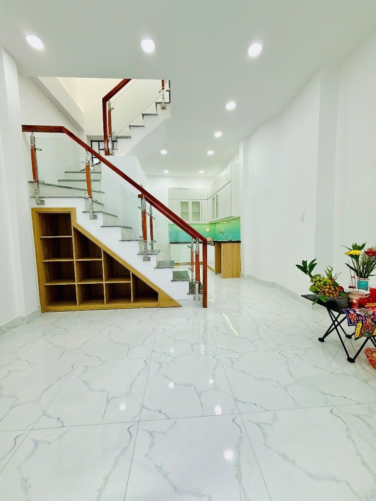 Bán nhà Âu Dương Lân Quận 8, diện tích 27m2 2 tầng giá 3.28 tỷ