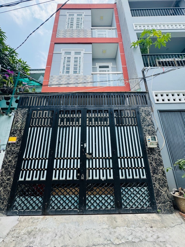 Bán nhà mặt tiền Phú Định Quận 8, dt 60m2 3 tầng, giá 6,2 tỷ, xe tải đậu cửa
