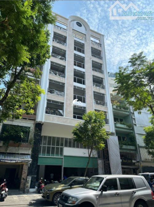 Bán Tòa Văn Phòng Mặt Phố Giảng Võ, Ba Đình DT 258m2, 10T, MT 10,6m. Giá Cực Rẻ