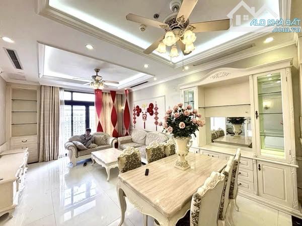 Giảm 100tr- Bán Gấp Căn Góc 124m2- 3PN- CC Royal City- Nội thất xịn- có sổ- 12,4 tỷ