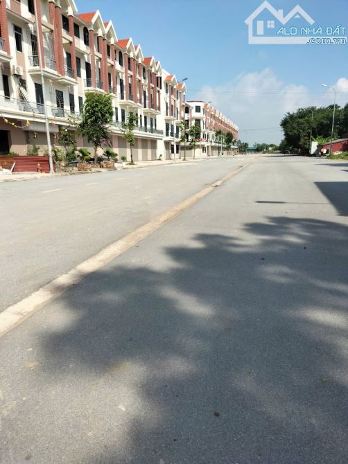 🌹🌹Bán Căn Liền Kề Vạn Phúc Vạn An Mặt Đường 30m Mt 4.5m Dt 76m2 Hướng ĐB Giá 5.3 Tỷ