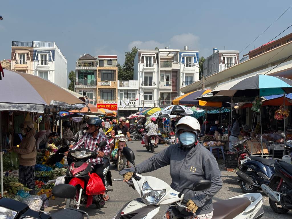 BÁN NHÀ PHỐ GÓC 2 MẶT TIỀN NGÔ QUYỀN, TRỰC DIỆN CHỢ CÁI VỒN, NGANG LỚN 13,57M
