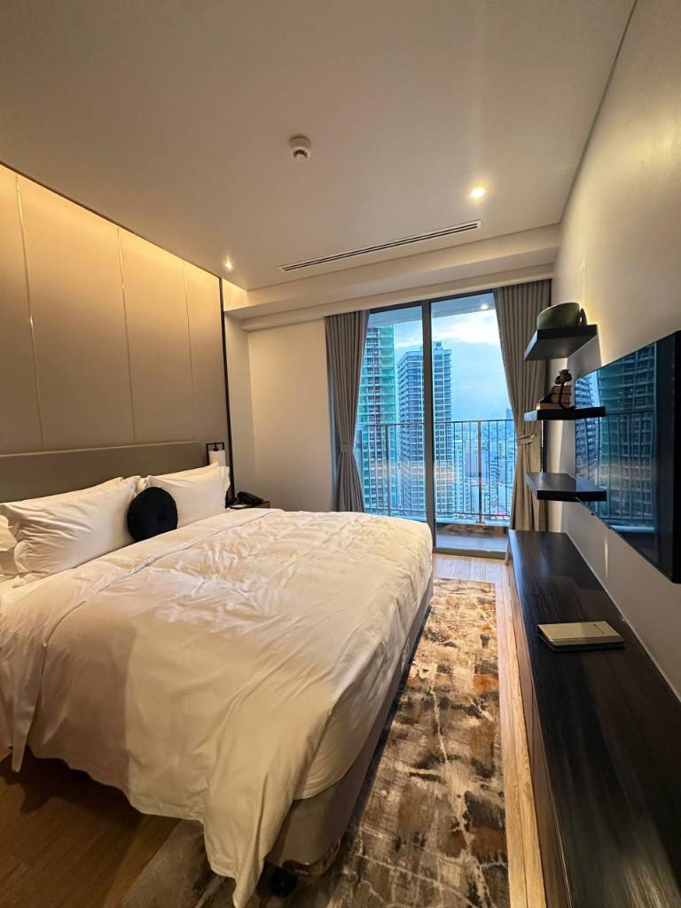 Bán căn hộ The Soleil biển Mỹ Khê, giá chỉ 2,7 tỷ, tầng cao, view biển, vận hành 30tr/tháng