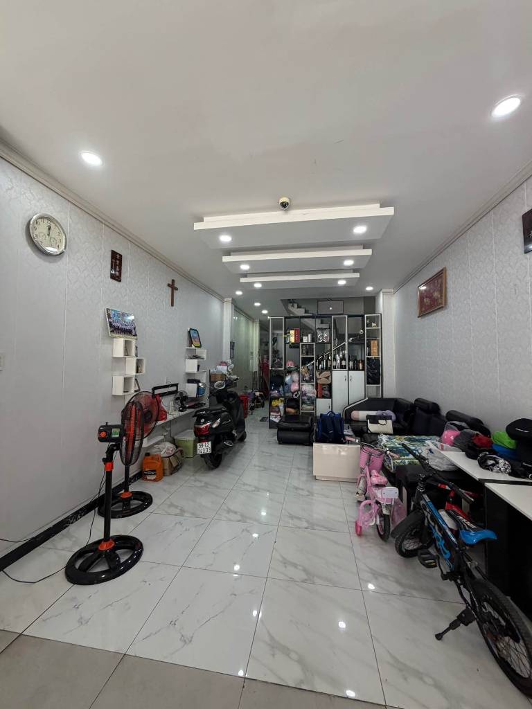 Bán nhà đường Võ Văn Kiệt, Bình Tân, dt 80m2, 3 tầng, xe tải vào tận nơi, giá 7.2 tỷ