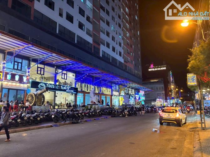 Cần bán căn 2pn view xéo biển 2,1 tỷ Napoleon Hòn Chồng