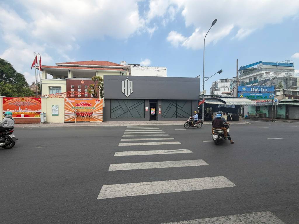 Bán nhà mặt tiền 744A Nguyễn Kiệm Phú Nhuận,, DT 22 x 46m nở hậu 34m CTXD 2 hầm 12 tầng