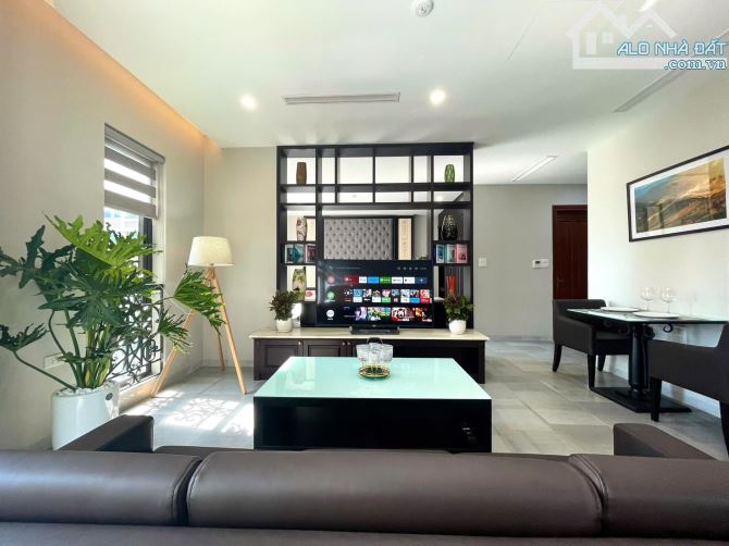 Bán tòa Apartment Víp phố Trần Duy Hưng, Cầu Giấy 150m2x8T MT8m doanh thu 2 tỷ/năm