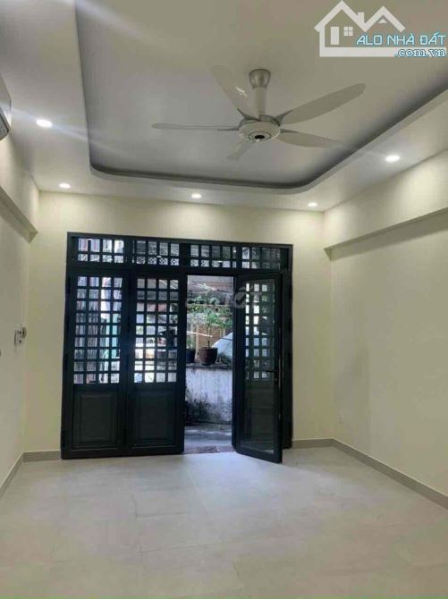 Bán nhà 2MT Trần Hưng Đạo Q5. ( 4 x 16m ) 5 tầng , vỉa hè 8m giá 27,5 tỷ