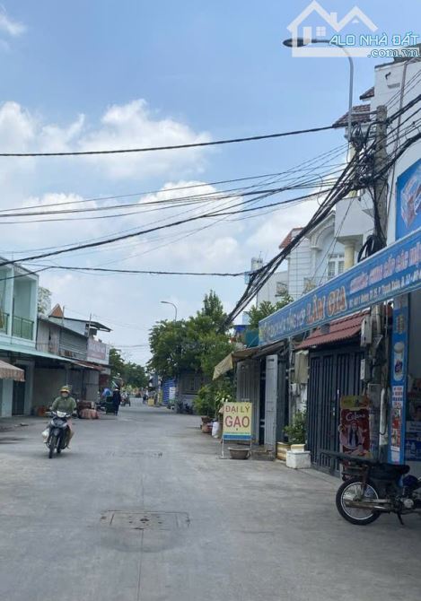 Bán dãy trọ đường Thạnh Xuân 25, Quận 12 - Ngay chợ Thạnh Xuân dt 6,4x48m giá 9,5 tỷ