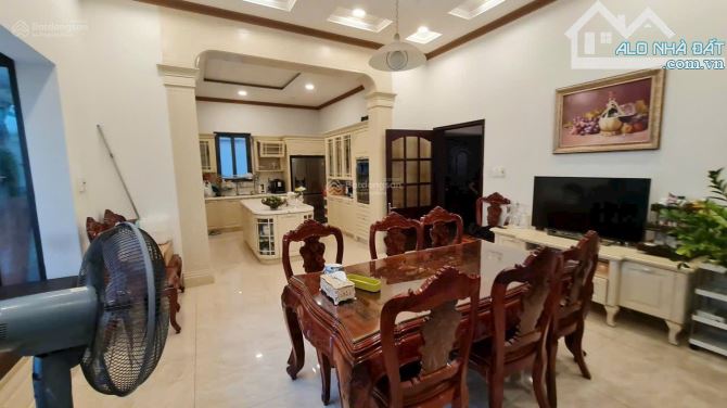 Bán biệt thự Phổ Quang 450m2 diện tich lớn, phường 2, quận Tân Bình, khu VIP compoud