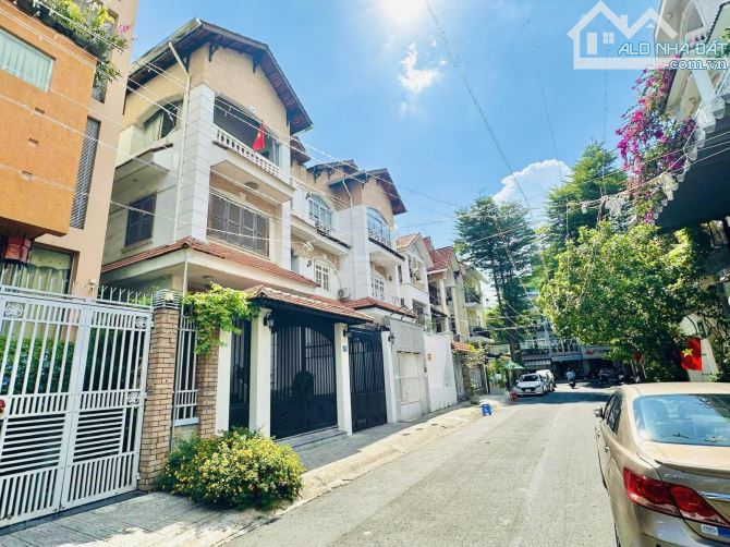 Bán Biệt Thự đẹp tại K300, P 12, Tân Bình, DT 9 x 21m Hầm 6 tầng TM có Hồ bơi. giá 53 tỷ