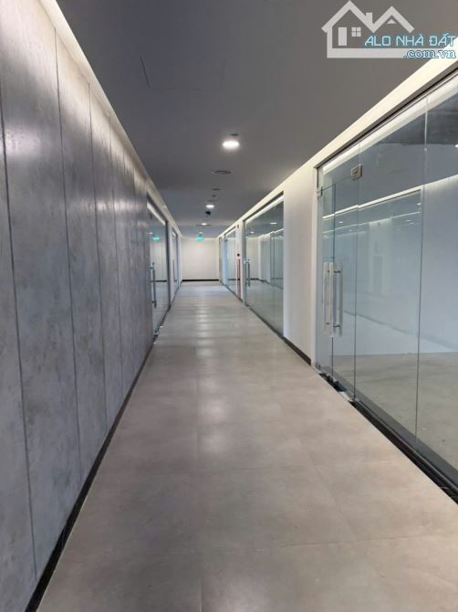 Cần Chuyển nhượng 2 sàn văn phòng diện tích 91 và 92m view hồ Trung Văn