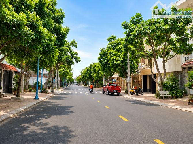 BÁN BIỆT THỰ HƯỚNG ĐÔNG NAM, ĐƯỜNG TRẦN CAO VÂN P9, GIÁ 20.5 TỶ ( THƯƠNG LƯỢNG)