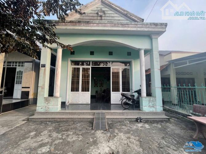 Nhà Cấp 4 VỊ Trí đẹp Cần bán nhanh 600tr đường 65 Tân Phú Trung Củ Chi 130m2 Sổ Hồng riêng