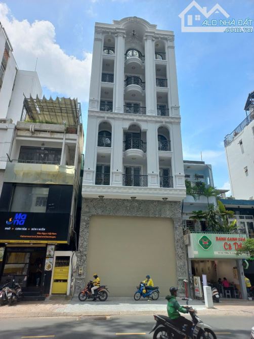 Bán Building mặt tiền đường Cao Thắng. KC: Hầm - 8 tầng, mới 100%. HĐT: 400tr/tháng (6năm)