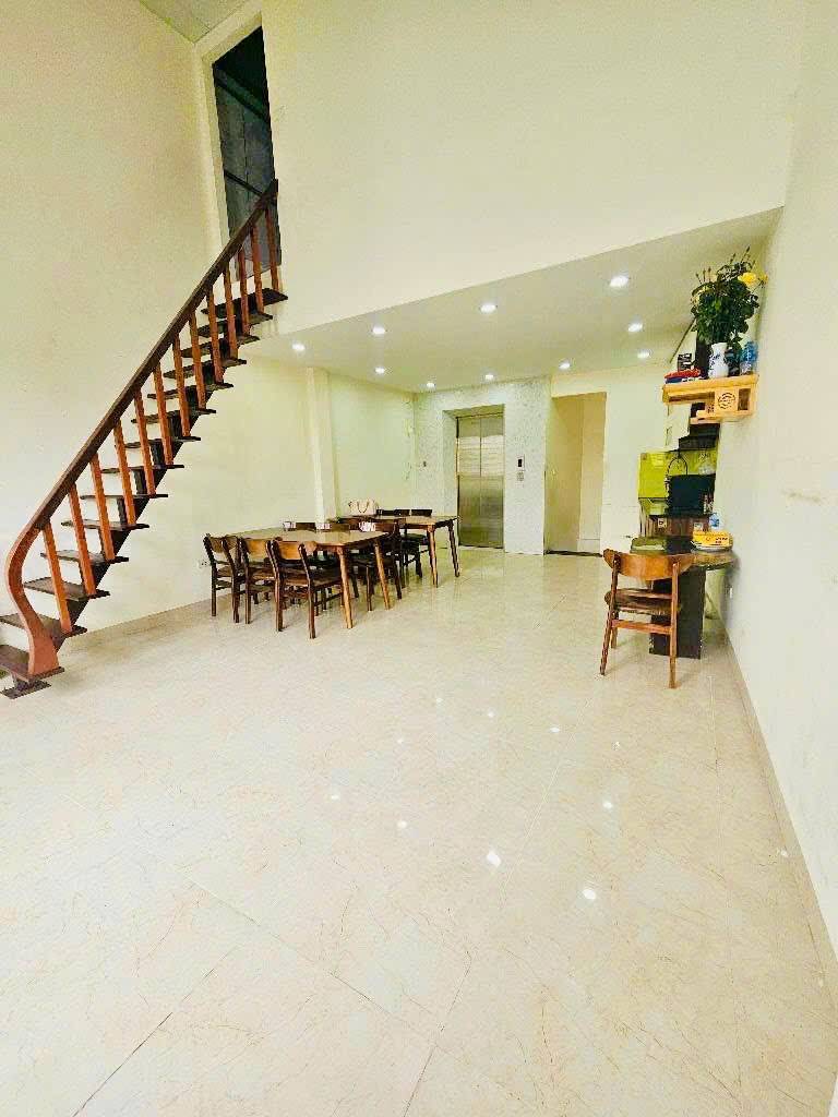 Bán nhà Trương Định Hai Bà Trưng, 72m2 mặt tiền khủng 6m, cách phố vài bước chân, chỉ với 13 tỷ