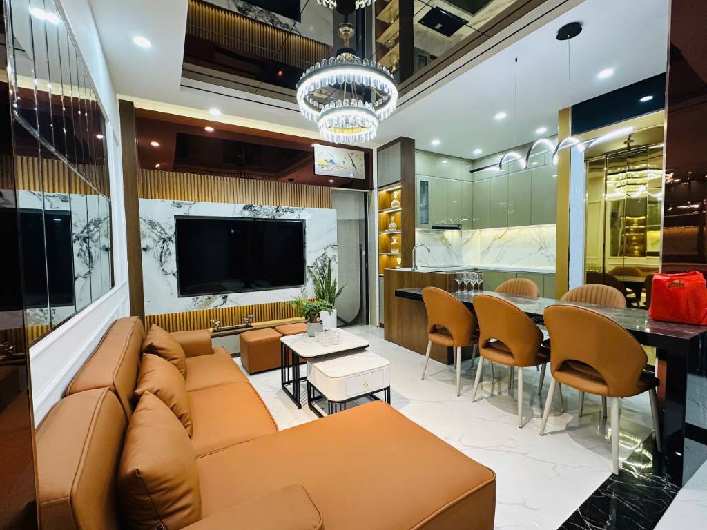 bán nhà Trương Định, Hoàng Mai, DT 50m², 5 tầng, nở hậu, giá 11.8 tỷ
