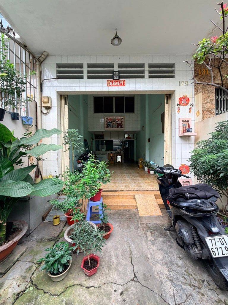 BÁN NHÀ MẶT TIỀN NGUYỄN CHÍ THANH QUẬN 11, VỪA Ở VỪA KINH DOANH, 3 TẦNG 4x33M, SỔ HỒNG NỞ HẬU