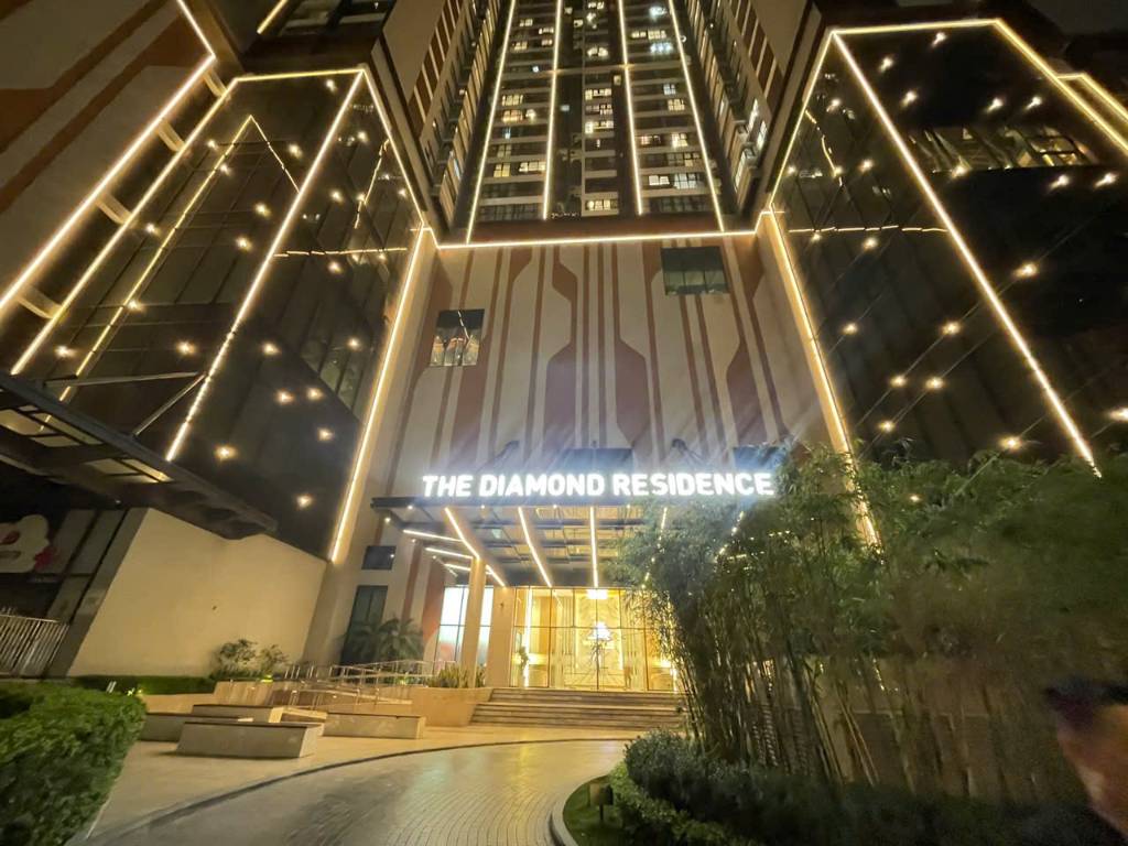 Bán căn hộ Diamond Residence Lê Văn Lương, lô góc 3 ngủ 105m2, view tầng trung