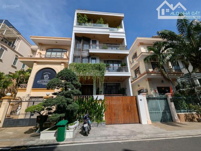 Biệt thự Huỳnh Văn Bánh,P.12, Phú Nhuận. DT: 9x21m (187m2) 5 tầng nhà mới . Giá 31.5 tỷ