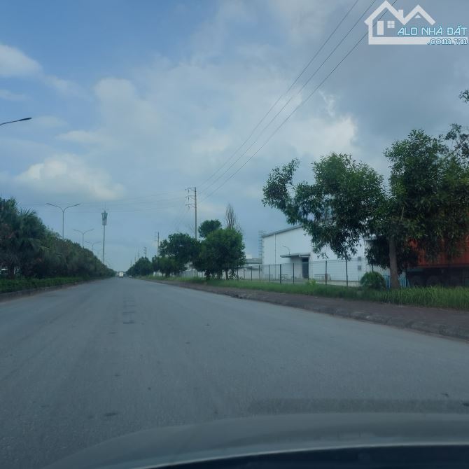 Bán đất dt 1ha cụm công nghiệp Đồng văn thời hạn 2056 giá 75 tỷ .
