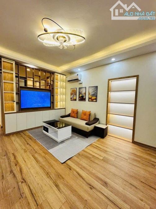 TẬP THỂ NGUYỄN CÔNG TRỨ - ĐẸP Ô TÔ – 3 NGỦ - 2WC – 80M – TẦNG 2 – 5,1 TỶ