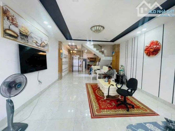 BÁN NHÀ 4 LẦU HOÀN CÔNG GẦN BIỂN BÃI SAU HẺM XE HƠI TRÁNH NHAU /102M2 GIÁ CHỈ 12 TỶ
