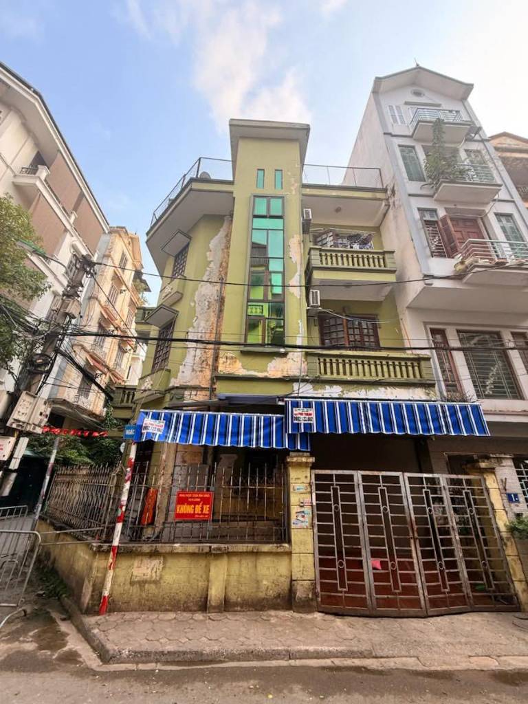 BÁN NHÀ TRẦN QUỐC HOÀN, CẦU GIẤY, DT 79M2, 4 TẦNG, MT 14M, GIÁ 37.5 TỶ LÔ GÓC 2 MẶT Ô TÔ TRÁNH