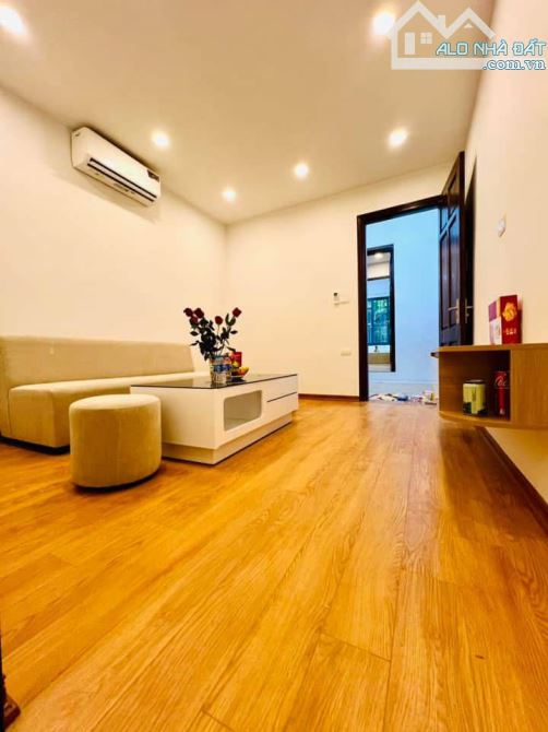 2 CĂN TẬP THỂ HỒNG HÀ - Ô TÔ – NHÀ ĐẸP THOÁNG -55M – TẦNG 5 – GIÁ 2,35 TỶ VÀ 2,65 TỶ