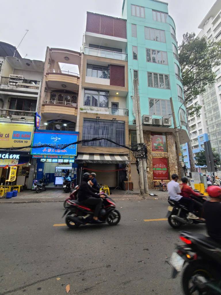 Bán nhà mặt tiền Ngô Quyền Quận 10, DT 50m2 4 lầu đang cho thuê giá 22 tỷ