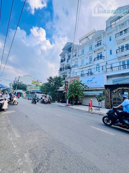 Căn hộ dịch vụ Phường Tân Sơn, Phạm Văn Bạch, Hẻm ô tô, 5.2x20m, 5 tầng, 11 tỷ
